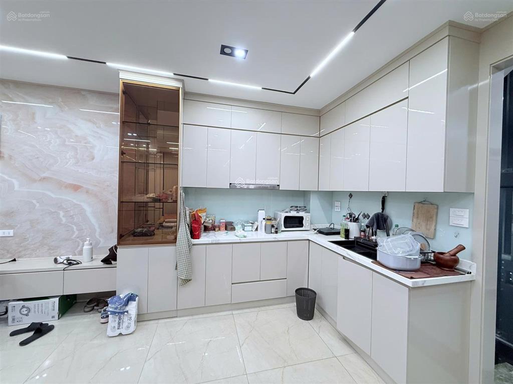 Nhà ngõ 3 phố phạm tuấn tài  diện tích 60m2 x 6 tầng, nhà mới, có thang máy, điều hòa, ngõ ô tô