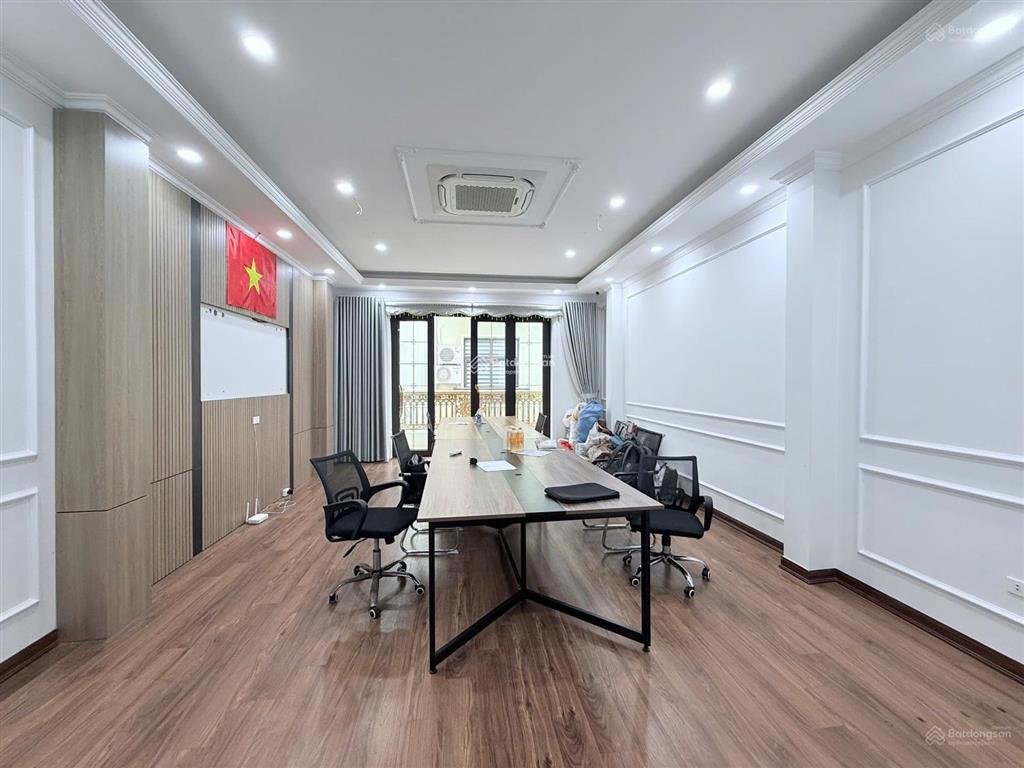 Nhà ngõ 3 phố phạm tuấn tài  diện tích 60m2 x 6 tầng, nhà mới, có thang máy, điều hòa, ngõ ô tô