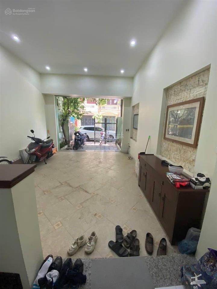 Nhà ngõ 234 đường hoàng quốc việt  dt 100m2 xây 70m2 x 4 tầng, mặt tiền 5m, đường 10m để ô tô