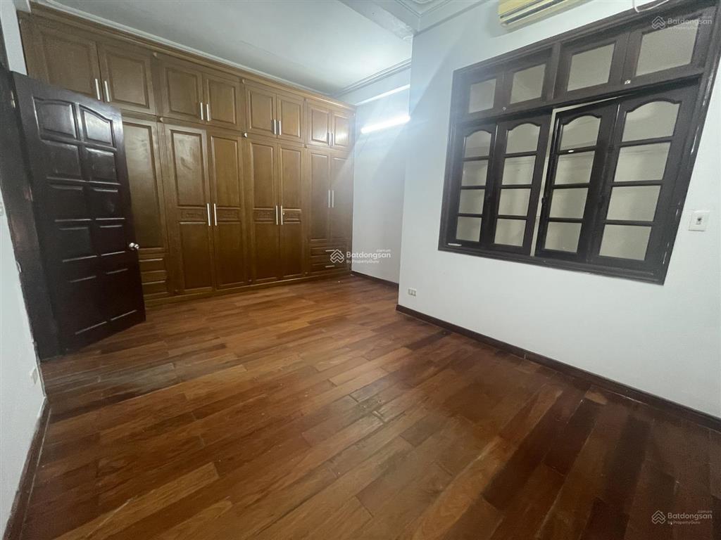 Cho thuê nhà ngõ 61 phố phạm tuấn tài  diện tích 80m2 x 4 tầng, mặt tiền 6m đường rộng để ô tô