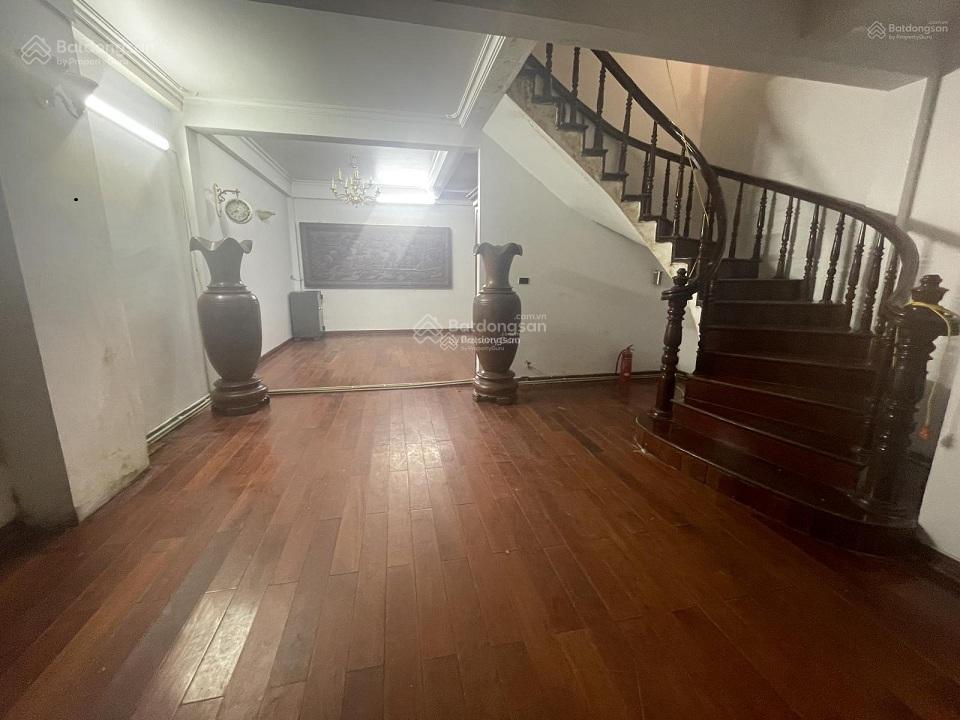 Cho thuê nhà ngõ 61 phố phạm tuấn tài  diện tích 80m2 x 4 tầng, mặt tiền 6m đường rộng để ô tô