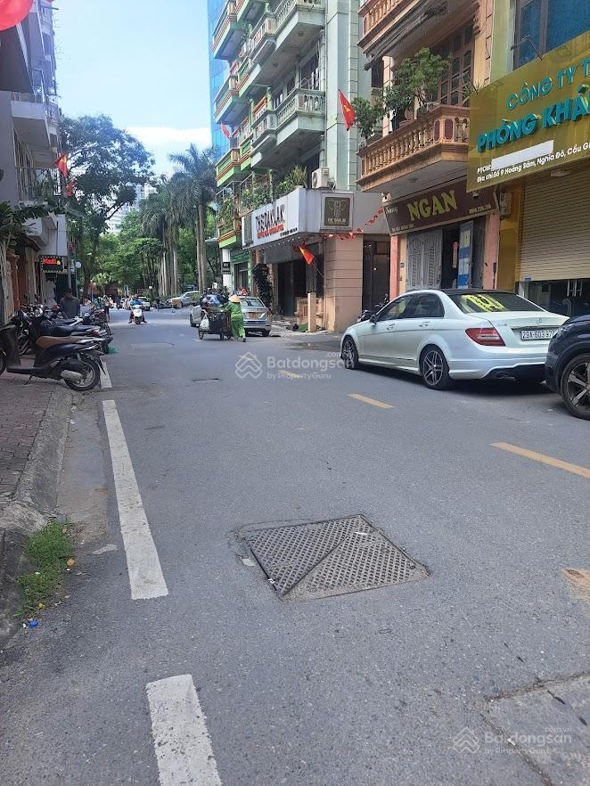 Cho thuê nhà ngõ 2 phố hoàng sâm  diện tích 40m2 x 4 tầng 1 tum, đường rộng để ô tô, có nội thất