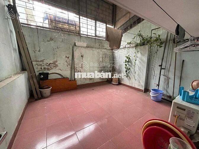 Cho thuê nhà ngõ 2 phố hoàng sâm  diện tích 40m2 x 4 tầng 1 tum, đường rộng để ô tô, có nội thất