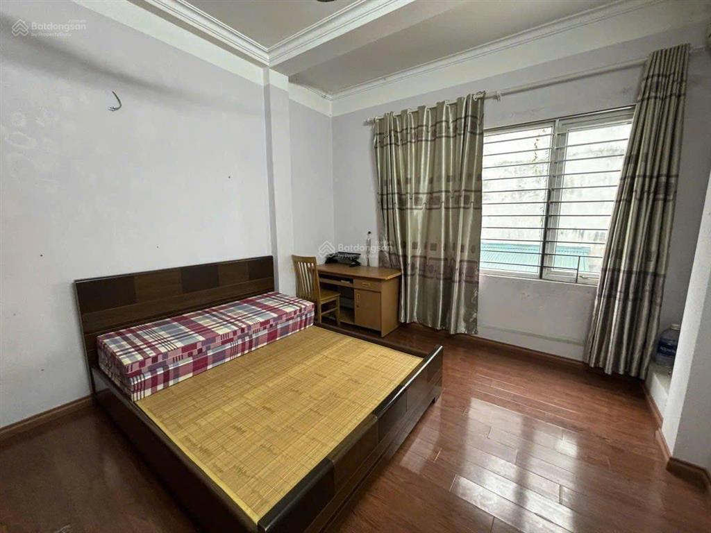 Cho thuê nhà ngõ 2 phố hoàng sâm  diện tích 40m2 x 4 tầng 1 tum, đường rộng để ô tô, có nội thất