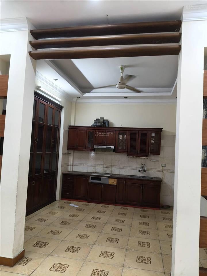 Nhà nguyên căn phố trần quốc hoàn  40m2 x 6 tầng xây mỗi tầng 1 phòng, ô tô đậu cửa