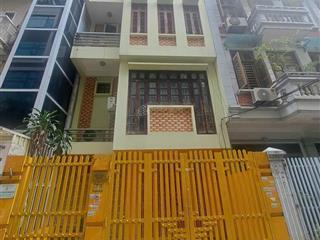 Nhà nguyên căn phố trần quốc hoàn  40m2 x 6 tầng xây mỗi tầng 1 phòng, ô tô đậu cửa