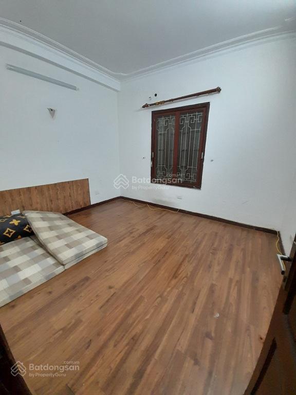 Nhà nguyên căn phố trần quốc hoàn  40m2 x 6 tầng xây mỗi tầng 1 phòng, ô tô đậu cửa