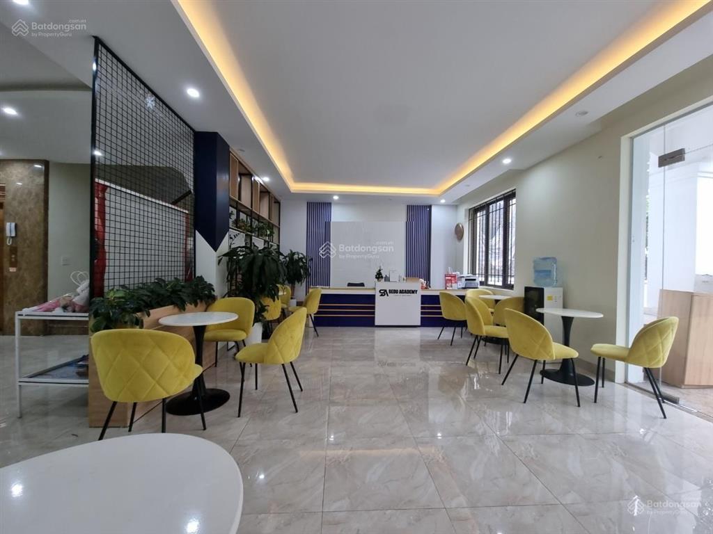 Nhà biệt thự đường hoàng quốc việt, diện tích 240m2 x 4 tầng 1 tum, 1 hầm, thang máy, lô góc mt 30m