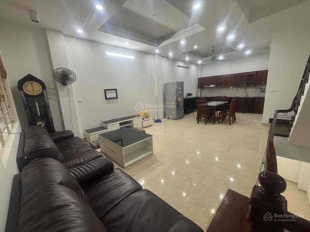 Nhà ngõ 9 phố trần quốc hoàn, diện tích 45m2 x 5 tầng ô tô đậu cửa, nhà mới có nội thất