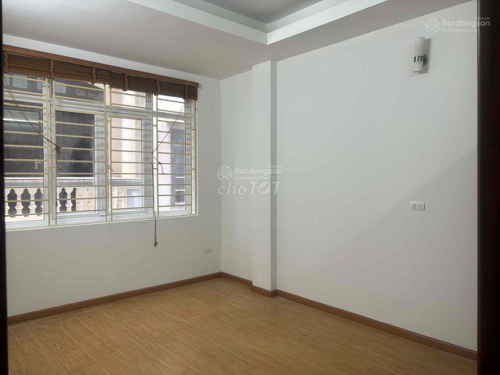 Nhà ngõ 9 phố trần quốc hoàn, diện tích 45m2 x 5 tầng ô tô đậu cửa, nhà mới có nội thất