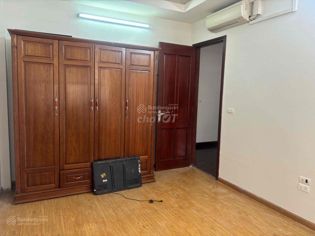 Nhà ngõ 9 phố trần quốc hoàn, diện tích 45m2 x 5 tầng ô tô đậu cửa, nhà mới có nội thất