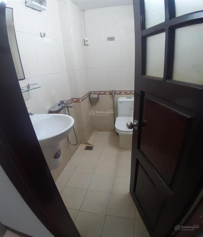 Cho thuê nhà 5 tầng ngõ 2 phố hoàng sâm  cầu giấy. giá 18 triệu/th, đường rộng để xe, ô tô tránh