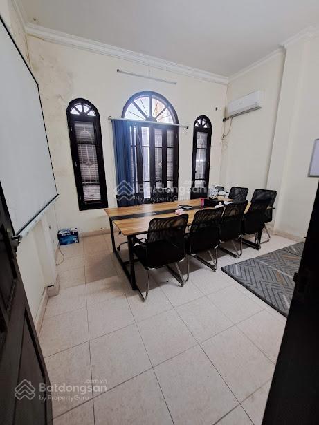 Nhà nguyên căn ngõ 51 phố phạm tuấn tài, dt 45m2 x 5 tầng, ô tô đi lại tránh nhau