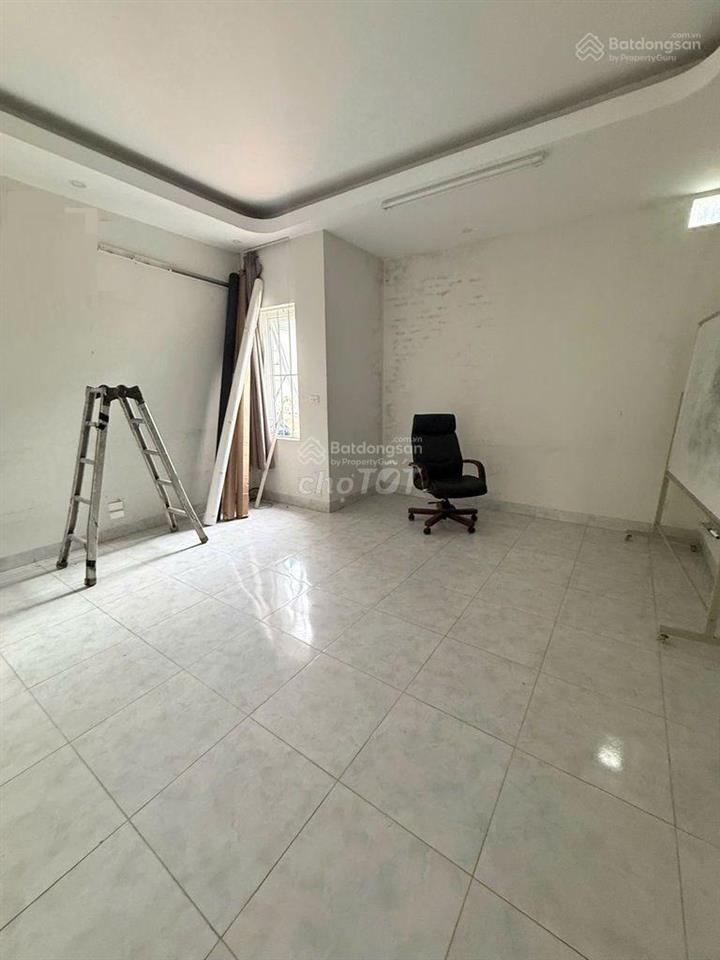 Cho thuê nhà lk 95m2 x 4 tầng ngõ 118 nguyễn khánh toàn  cạnh trường thpt cầu giấy