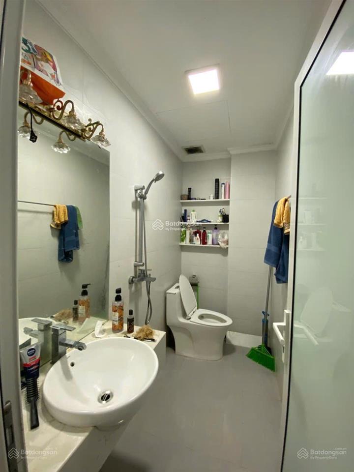 Cho thuê nhà 6 tầng ngõ 215 trần quốc hoàn  cầu giấy, mỗi tầng 2 phòng 1 wc, ô tô đậu cửa