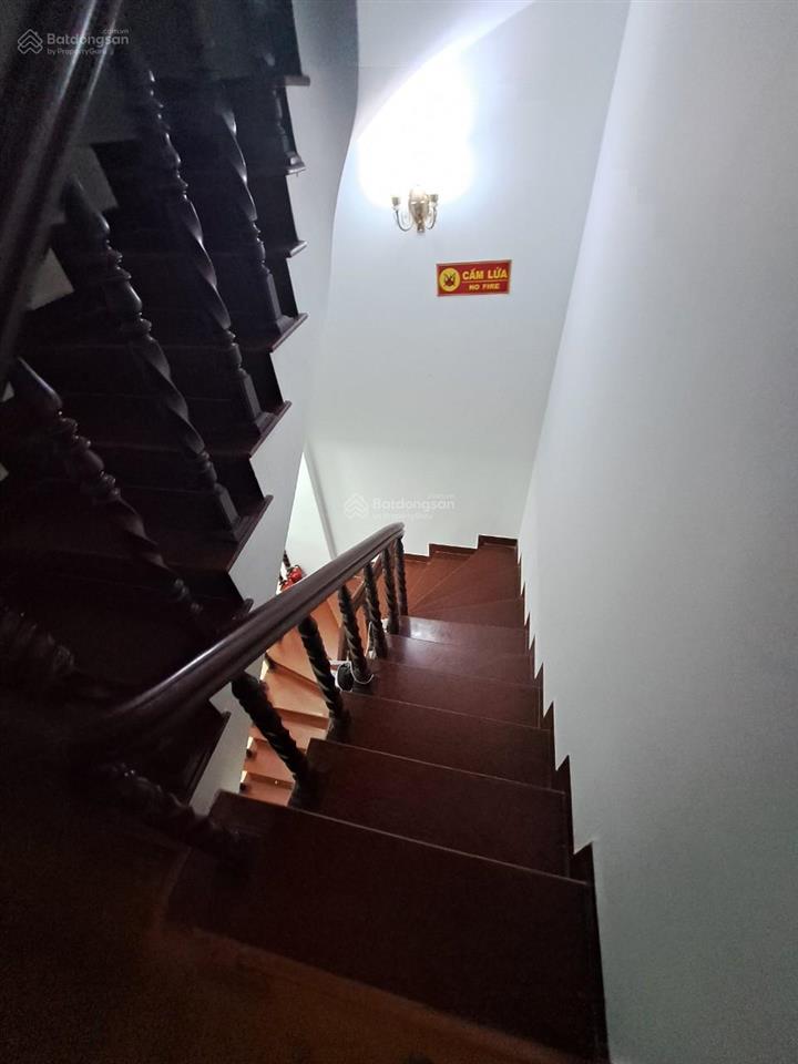Cho thuê nhà 6 tầng ngõ 215 trần quốc hoàn  cầu giấy, mỗi tầng 2 phòng 1 wc, ô tô đậu cửa