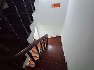 Cho thuê nhà 6 tầng ngõ 215 trần quốc hoàn  cầu giấy, mỗi tầng 2 phòng 1 wc, ô tô đậu cửa