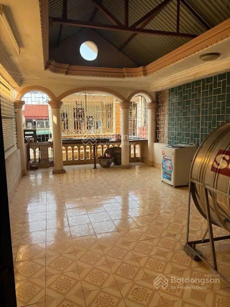 Cho thuê nhà ngõ 234 đường hoàng quốc việt, dt 60m2 x 5 tầng có điều hòa, nl, bếp, ô tô đậu cửa
