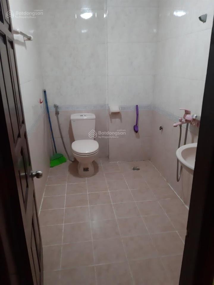 Cho thuê nhà ngõ 234 đường hoàng quốc việt, dt 60m2 x 5 tầng có điều hòa, nl, bếp, ô tô đậu cửa