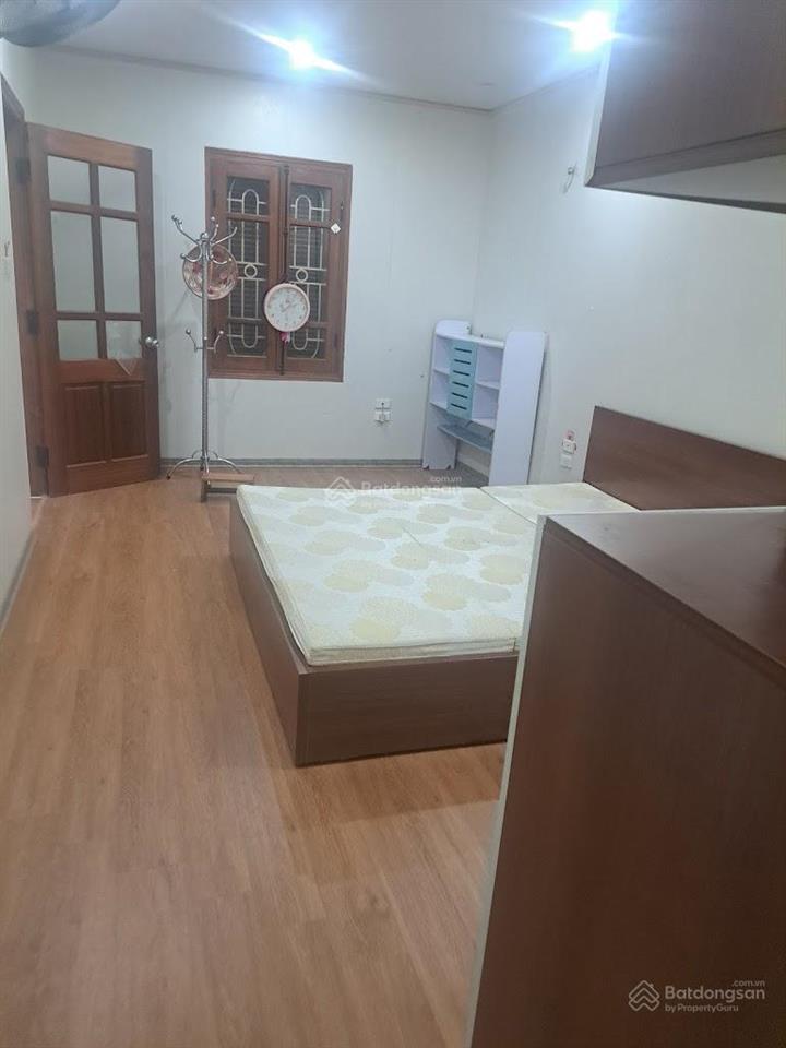 Cho thuê căn hộ tập thể ngõ 120 hoàng quốc việt, dt 80m2 gồm 2 ngủ, 1 khách, 1 bếp, 1 wc