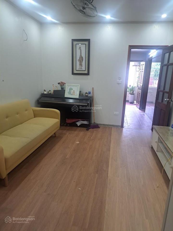 Cho thuê căn hộ tập thể ngõ 120 hoàng quốc việt, dt 80m2 gồm 2 ngủ, 1 khách, 1 bếp, 1 wc