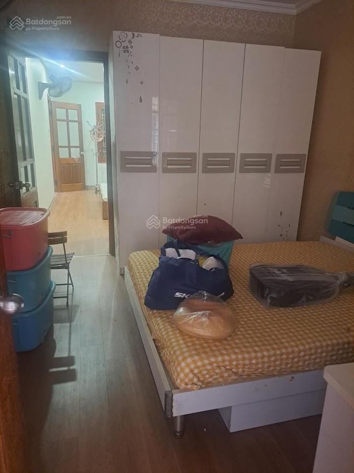 Cho thuê căn hộ tập thể ngõ 120 hoàng quốc việt, dt 80m2 gồm 2 ngủ, 1 khách, 1 bếp, 1 wc