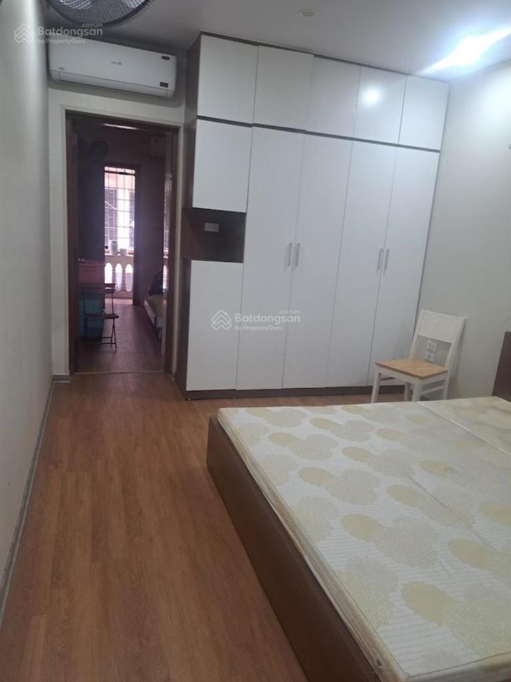 Cho thuê căn hộ tập thể ngõ 120 hoàng quốc việt, dt 80m2 gồm 2 ngủ, 1 khách, 1 bếp, 1 wc