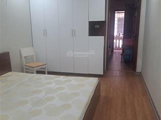 Cho thuê căn hộ tập thể ngõ 120 hoàng quốc việt, dt 80m2 gồm 2 ngủ, 1 khách, 1 bếp, 1 wc