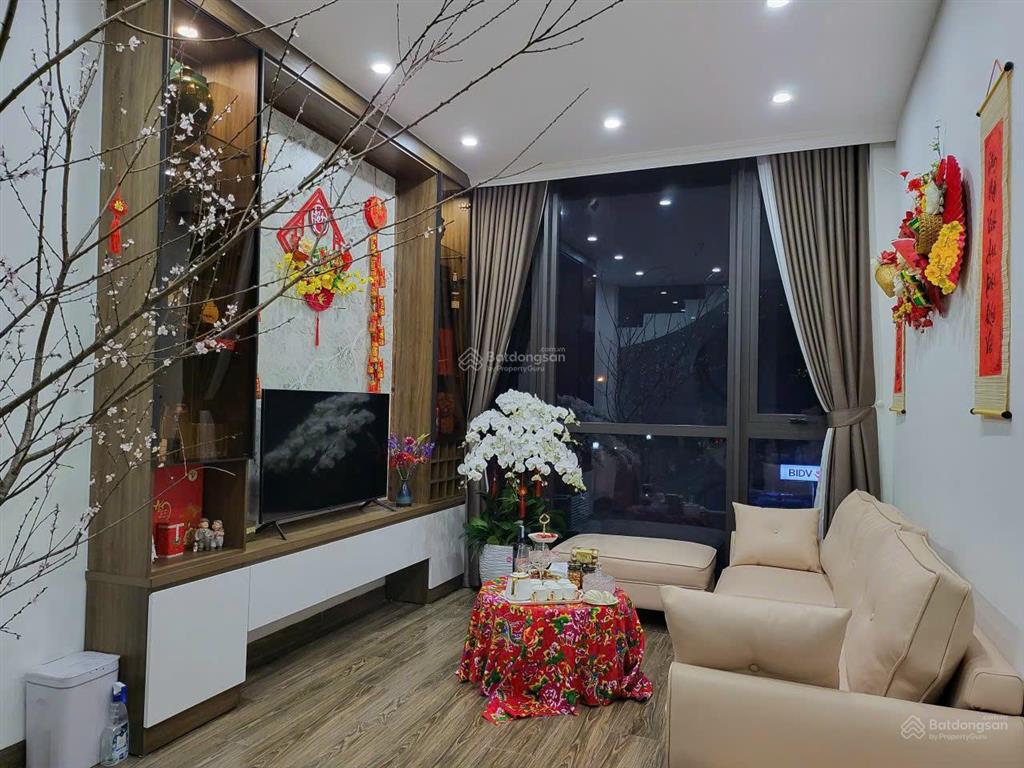 Cho thuê căn nhà 5 tầng tại ngõ 5 phố hoàng sâm  nhà mới đẹp, sạch sẽ, đầy đủ nội thất, ngõ ô tô
