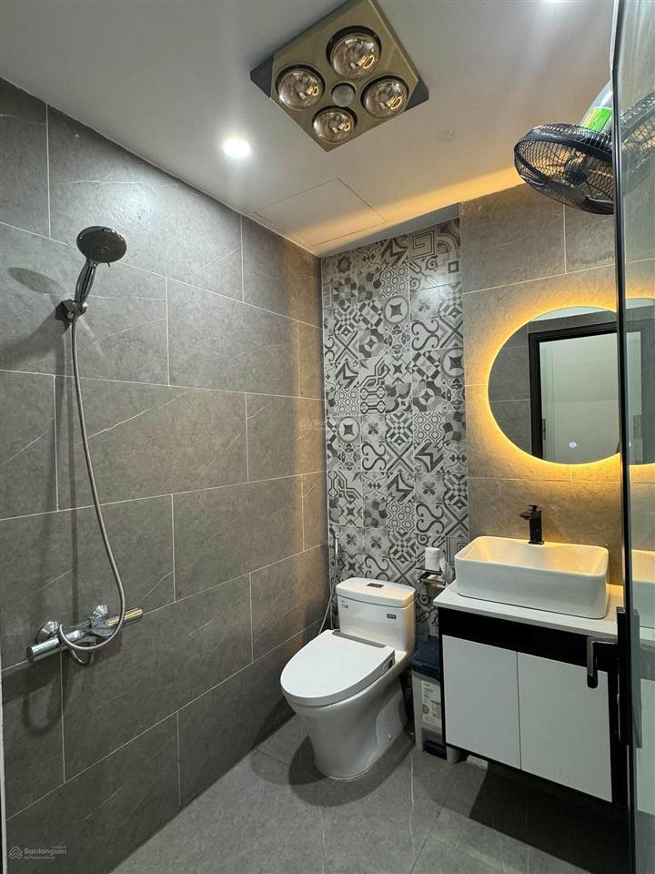 Cho thuê căn nhà 5 tầng tại ngõ 5 phố hoàng sâm  nhà mới đẹp, sạch sẽ, đầy đủ nội thất, ngõ ô tô