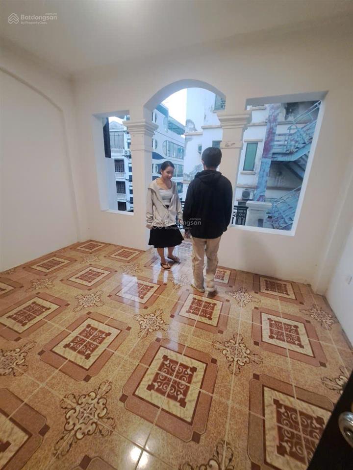 Cho thuê nhà ngõ 180 đường hoàng quốc việt  50m x 5 tầng, nhà mới, mỗi tầng 2 phòng 1 wc đủ đh, nl