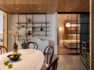 Cần bán gấp căn hộ cao cấp tại tân hoàng minh  hoàng cầu dt 130m, 3 ngủ căn góc full đồ view hồ