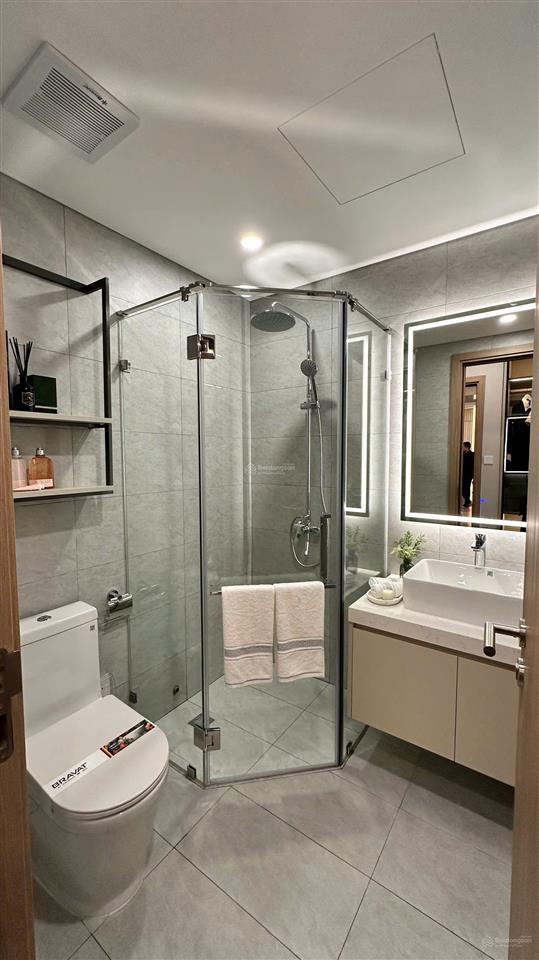 Cần bán gấp căn hộ 71 nguyễn chí thanh dt 95m2, 3 ngủ full đồ giá tốt.  0903 261 ***