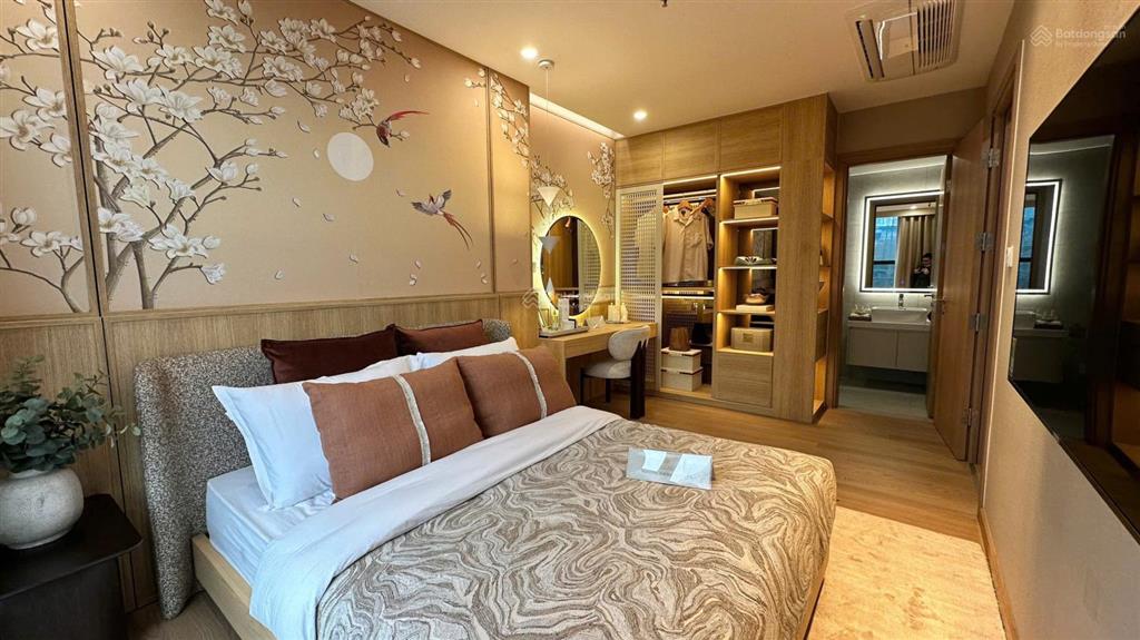 Cần bán gấp căn hộ 71 nguyễn chí thanh dt 95m2, 3 ngủ full đồ giá tốt.  0903 261 ***