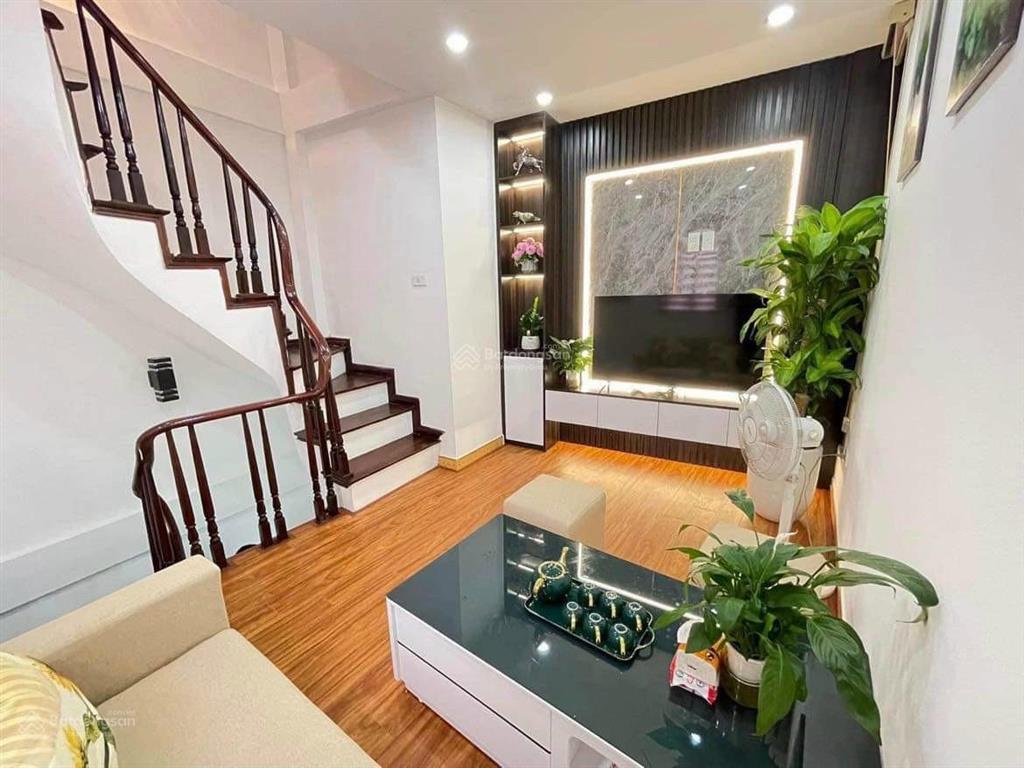 Cho thuê nhà riêng ngõ 54 nguyễn chí thanh dt 30m x5t full đồ 0903 261 ***