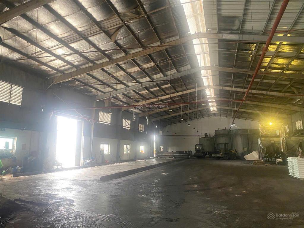 Cho thuê kho xưởng gần kcn quang minh 2500m2