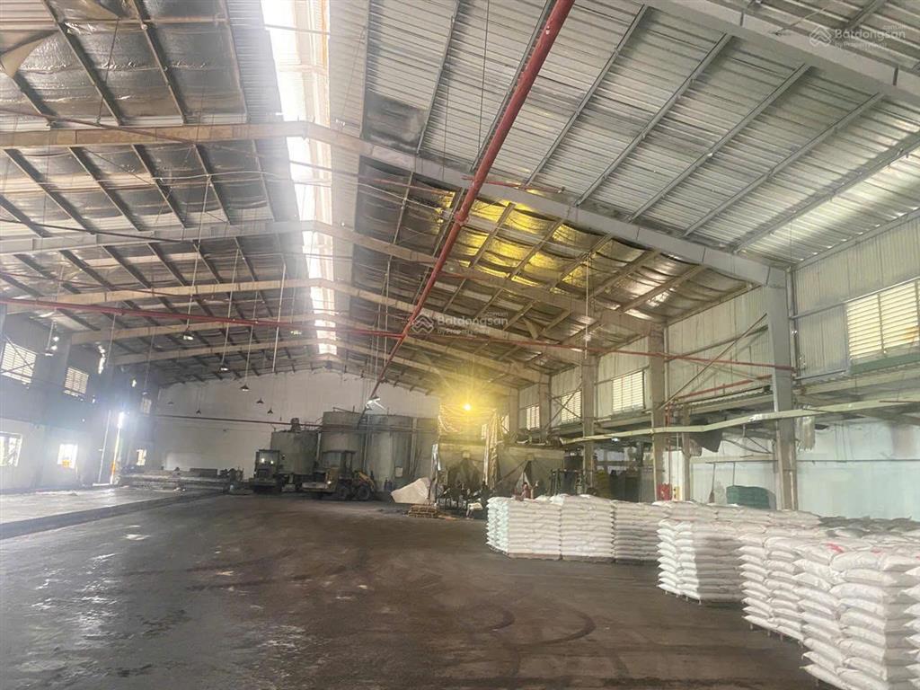 Cho thuê kho xưởng gần kcn quang minh 2500m2