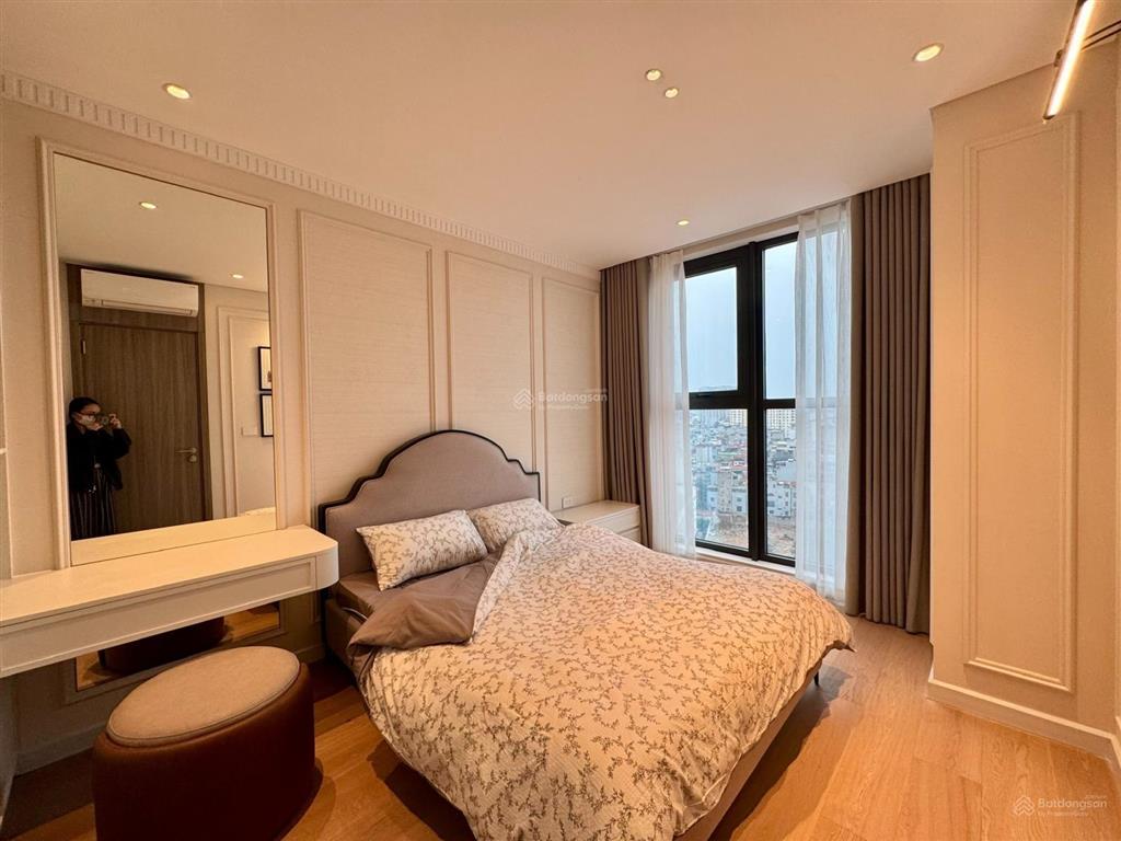 Cho thuê căn hộ hoa hậu tòa the nelson  29 láng hạ dt 108m2 3 ngủ view hồ giá 28 tr.  0945 894 ***