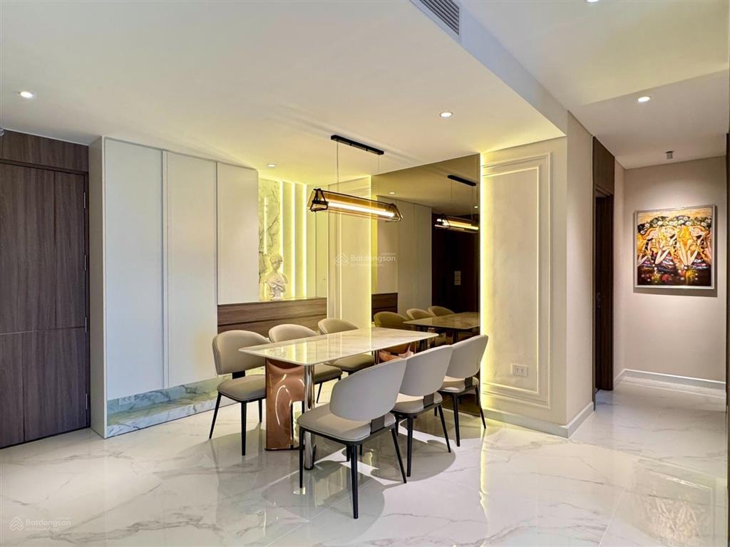 Cho thuê căn hộ hoa hậu tòa the nelson  29 láng hạ dt 108m2 3 ngủ view hồ giá 28 tr.  0945 894 ***