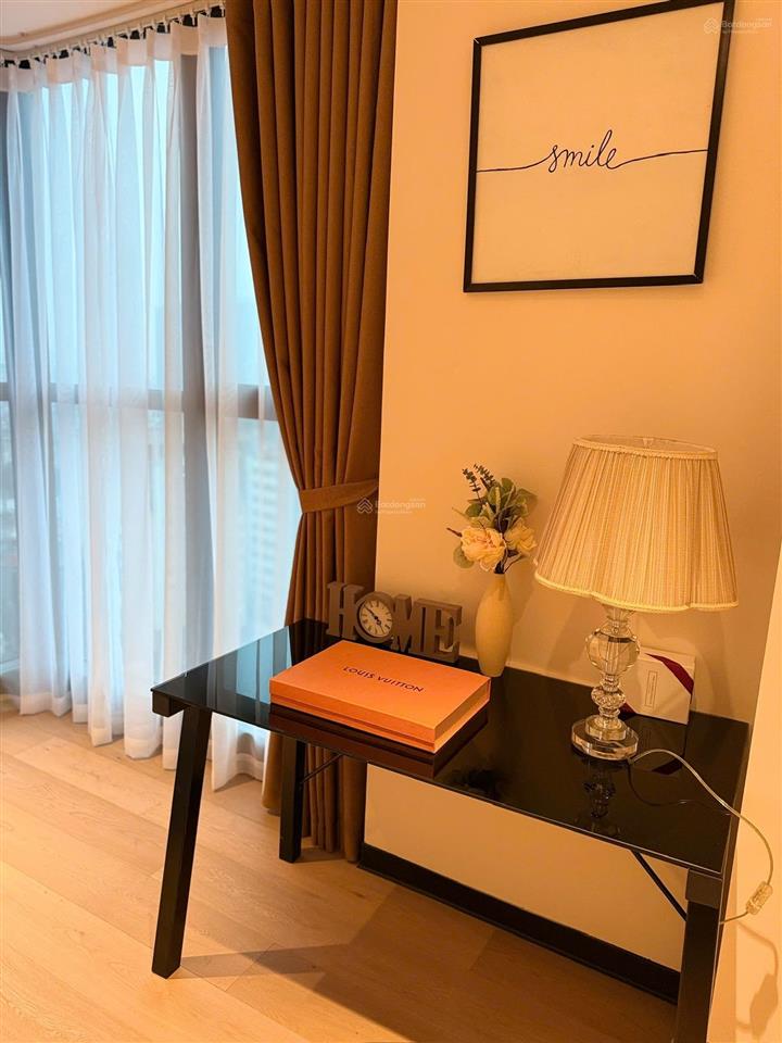 Bán căn hộ toà kinh đô tower  93 lò đúc, dt 185m2 3 ngủ, căn góc, giá ưu đãi.  0945 894 ***