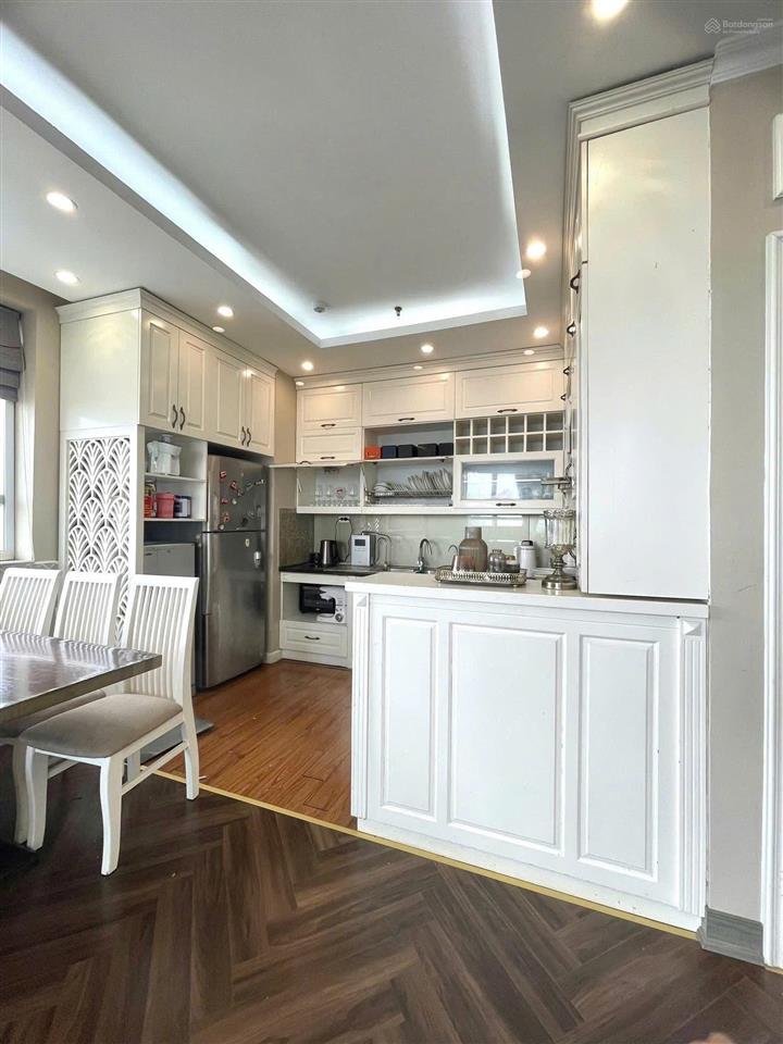 Cho thuê căn góc the nelson  29 láng hạ, 108m2 3 ngủ đủ đồ giá 35 triệu.  0945 894 ***