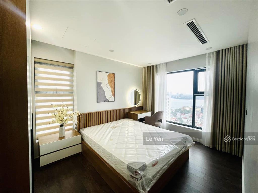 Bán căn hộ lancaster 20 núi trúc, dt 182m2 3 ngủ đủ đồ, căn góc view hồ.  0945 894 ***