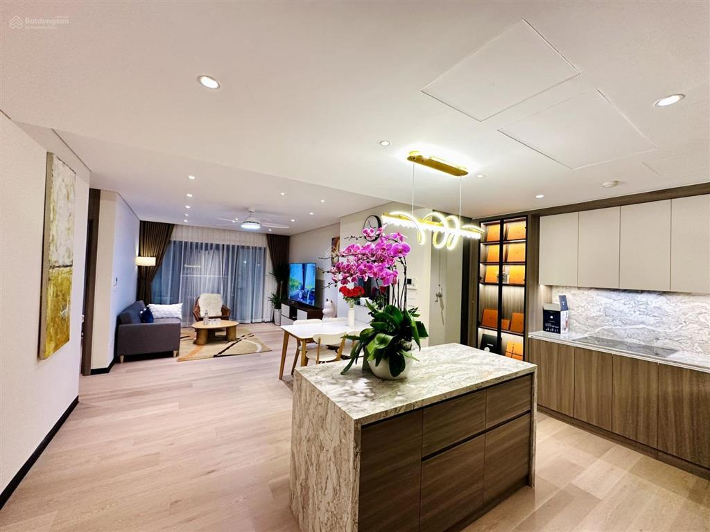 Cho thuê căn hộ lancaster 20 núi trúc, dt 168m2 3 ngủ đủ đồ, view 2 hồ, giá 40 triệu.  0945 894 ***