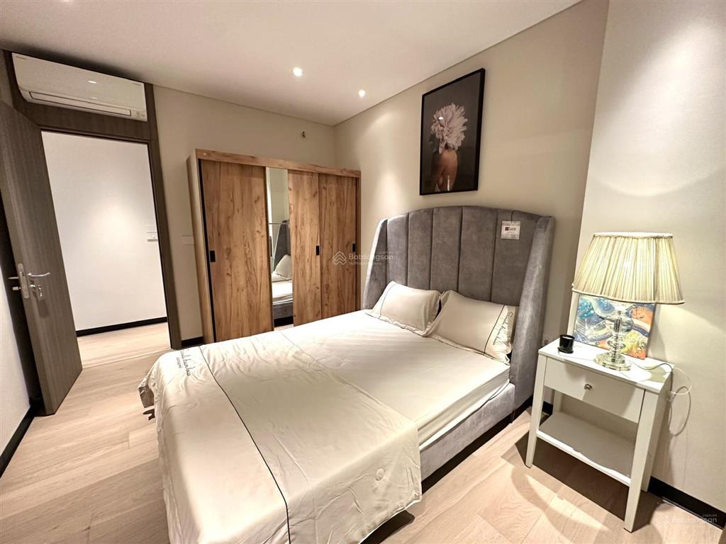 Cho thuê căn hộ lancaster 20 núi trúc, dt 168m2 3 ngủ đủ đồ, view 2 hồ, giá 40 triệu.  0945 894 ***