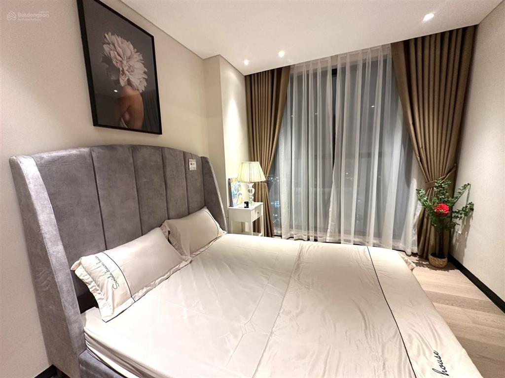 Cho thuê căn hộ lancaster 20 núi trúc, dt 168m2 3 ngủ đủ đồ, view 2 hồ, giá 40 triệu.  0945 894 ***