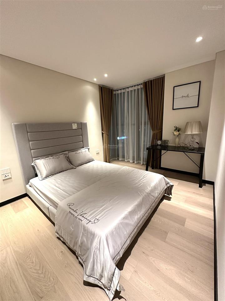 Cho thuê căn hộ lancaster 20 núi trúc, dt 168m2 3 ngủ đủ đồ, view 2 hồ, giá 40 triệu.  0945 894 ***