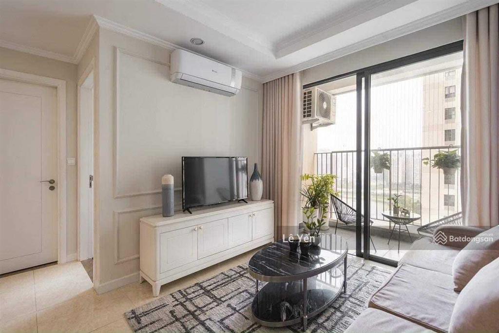 Cho thuê căn hộ vinhomes nguyễn chí thanh, dt 125m2 3 ngủ đủ đồ giá thuê 23 triệu.  0945 894 ***