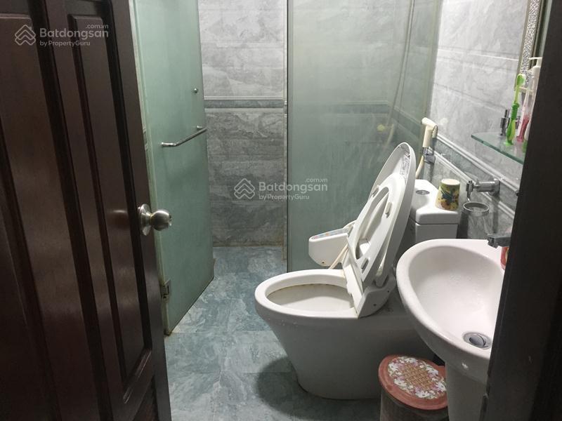 Nhà riêng ngõ 143 nguyễn chính, dt 70m2 x 3t và 30m2 sân hành lang, giá 15tr có tl