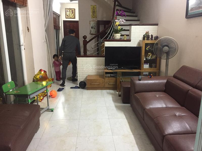 Nhà riêng ngõ 143 nguyễn chính, dt 70m2 x 3t và 30m2 sân hành lang, giá 15tr có tl