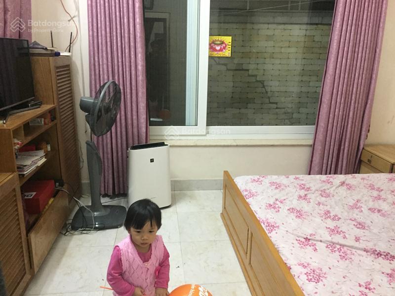 Nhà riêng ngõ 143 nguyễn chính, dt 70m2 x 3t và 30m2 sân hành lang, giá 15tr có tl